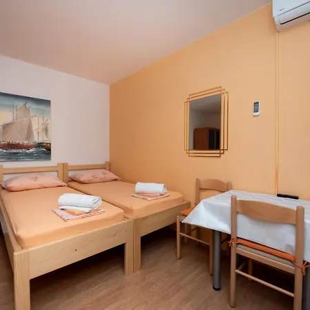 Guest house Studios Lavender Split